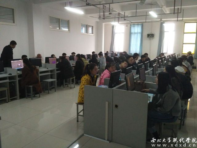 圖(3)計算機機房的同學們正在操作計算機輔助制圖軟件.jpg