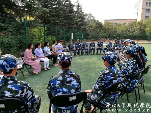 座談會現(xiàn)場.jpg