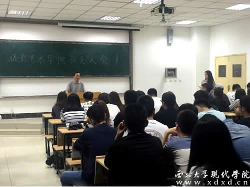 鐘克昌院長(zhǎng)介紹平遙國(guó)際攝影大展.jpg