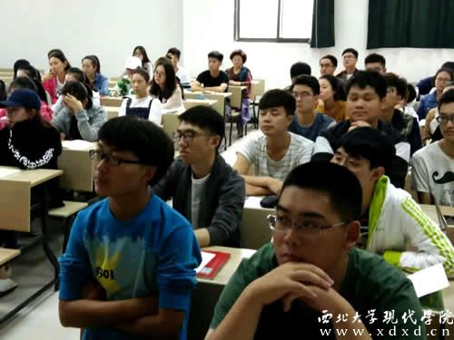 1 陳愛美院長在聽課(最后一排左起:第一個).jpg