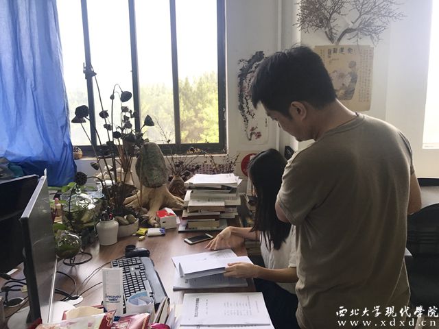 2 我校師資發(fā)展部檢查專職教師紙質(zhì)版教案.jpg