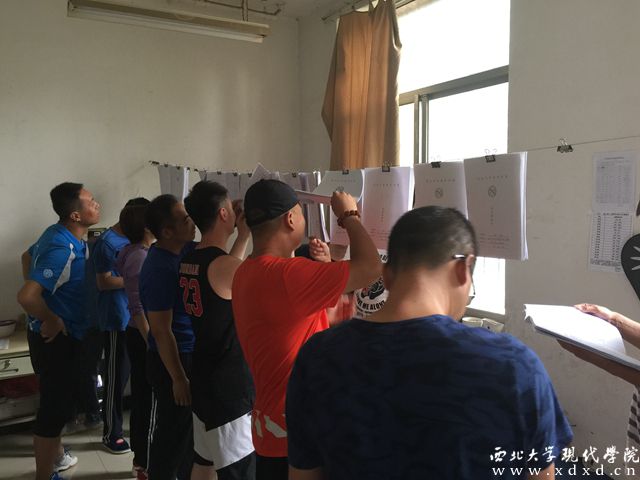 1 教師在教案展示區(qū)評(píng)閱教案_副本.jpg