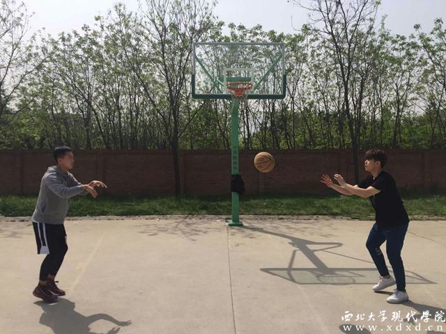 圖二、原地跑步雙手胸前傳接球.jpg