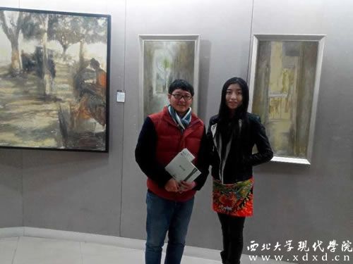 與青年畫家梁子交流.jpg