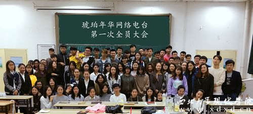琥珀年華同學(xué)創(chuàng)業(yè)團(tuán)隊(duì)合影1.jpg