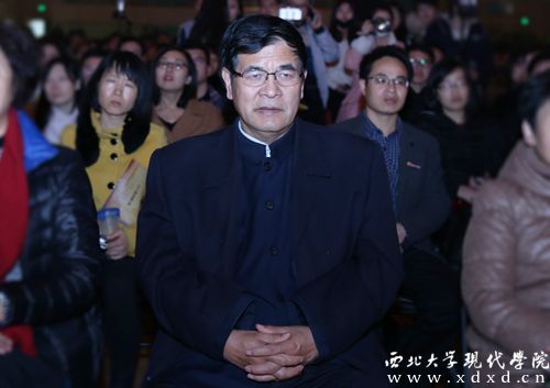 2 老校長(zhǎng)劉家全董事長(zhǎng)出席并觀看演出。_副本.jpg